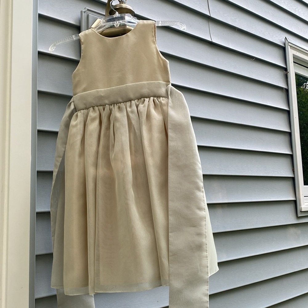 NWOT sz 6 special Occasion/ flower girl dress in sage green. Lined/tulle under - Picture 8 of 16